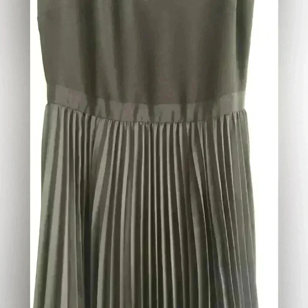 Banana Republic black sleeveless pleated cocktail dress size 2 - Picture 2 of 5